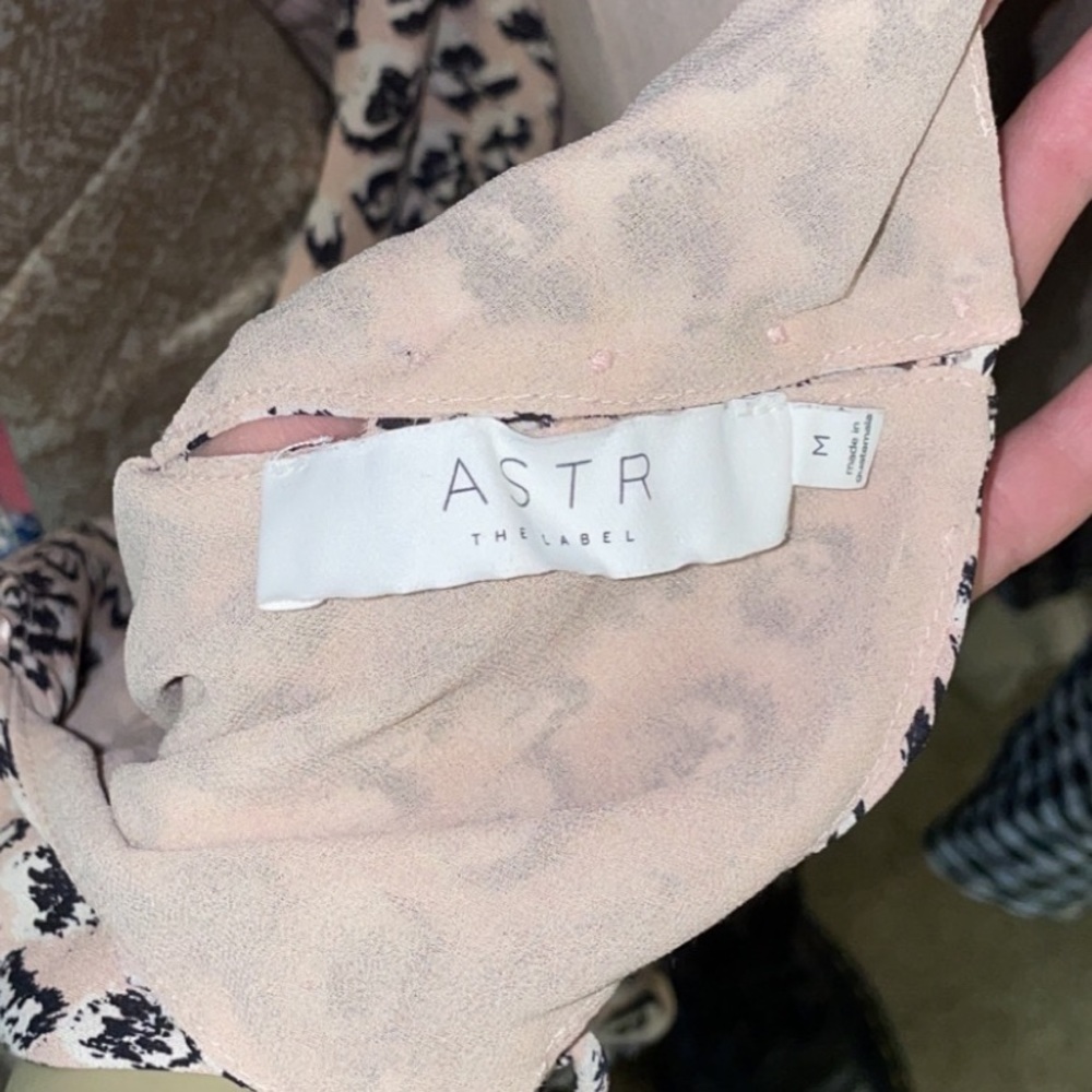 ASTR the Label Cowl Neck Cheetah Print Tank Top - Picture 4 of 5